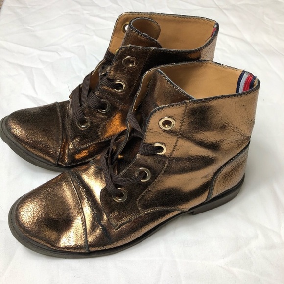 Rare Tommy Hilfiger gold Judsen shoes Sz 8 - Picture 1 of 6